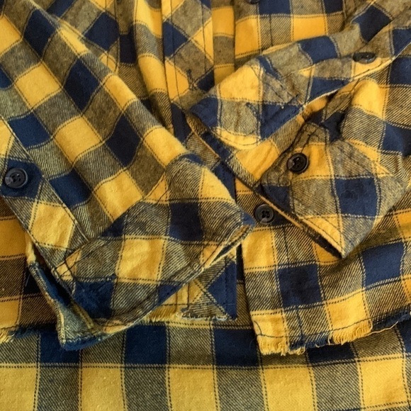 Urban Outfitters Cropped Flannel Button Down Shirt - Picture 5 of 13